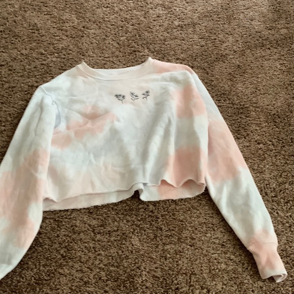 Hollister Tops - Lightly used. Super cute top! Has flowers and is cropped.